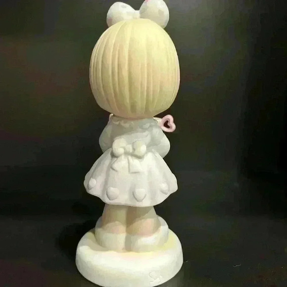 Precious Moments Little Girl With Cup Samuel J Butcher 5" Figurine Vintage 1988 - Picture 2 of 4